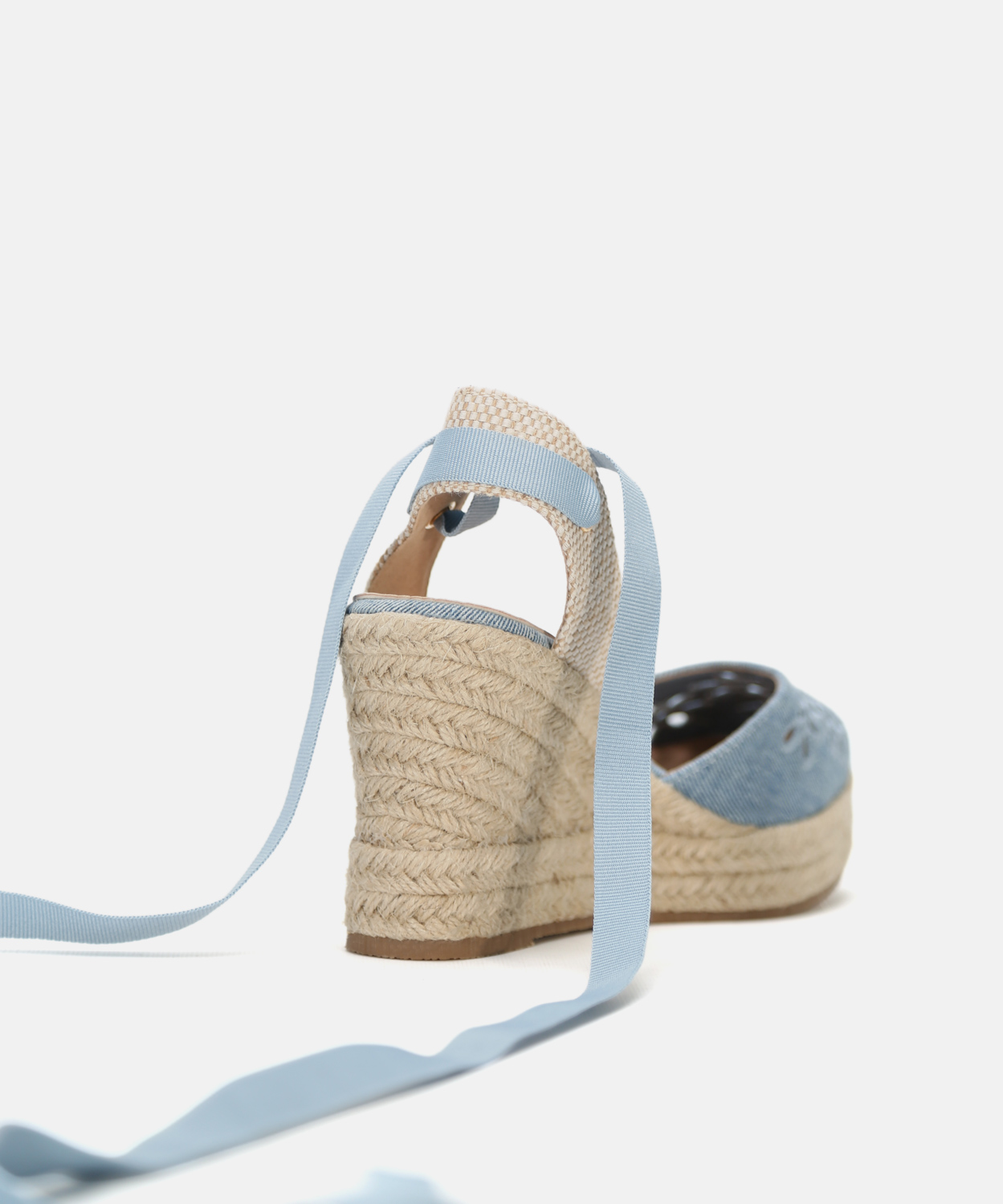 Cunha com bordado de flores image number null